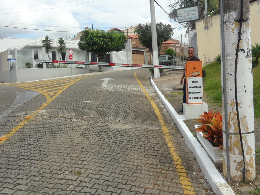 Pousada Familiar Vilage Bed & Breakfast Homestay Volta Redonda Exterior foto